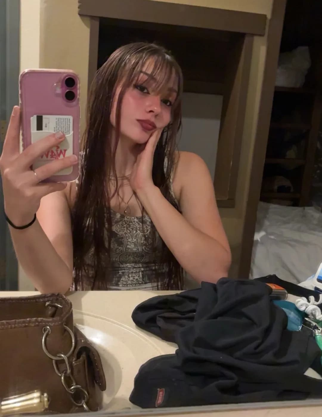 Danicsikes image