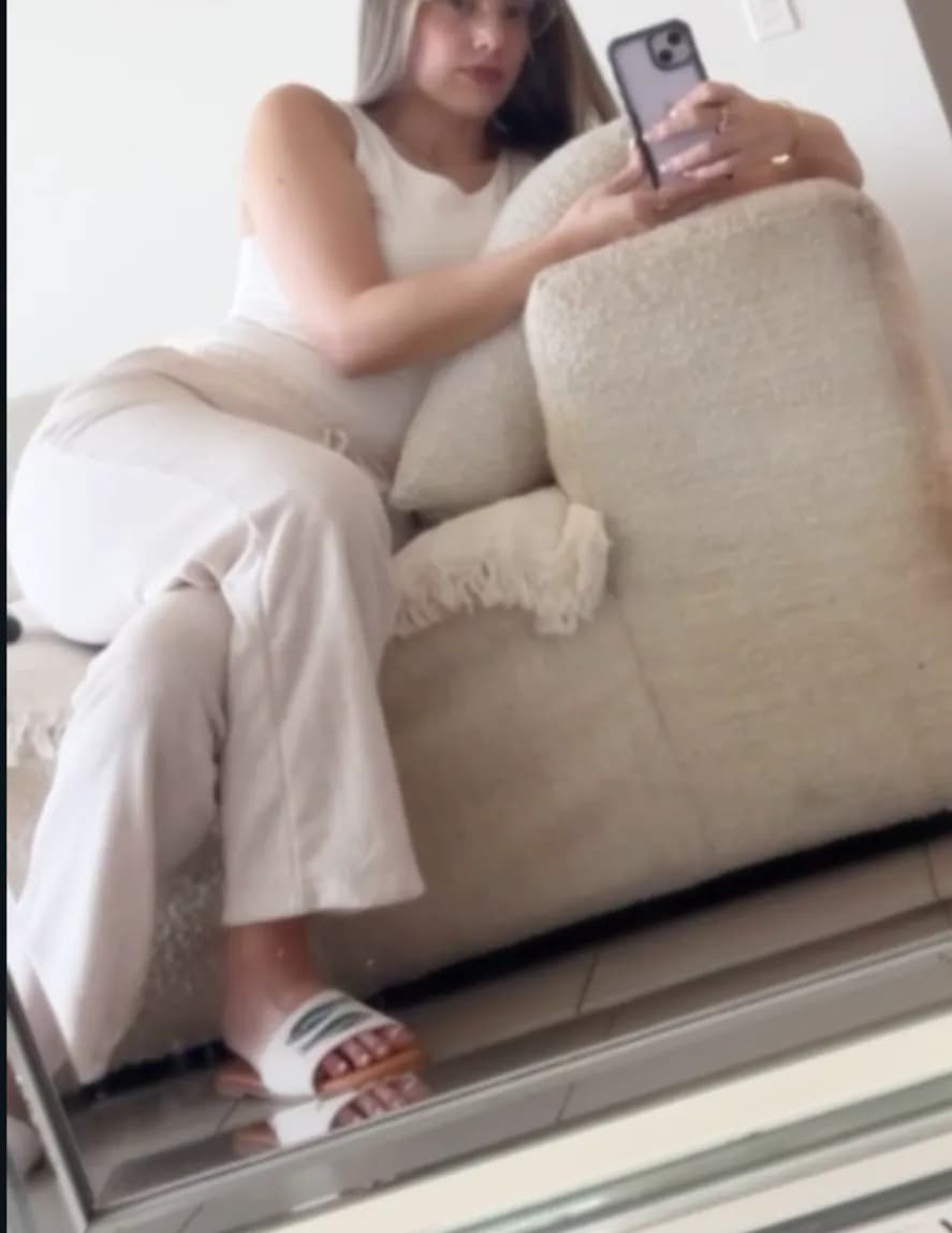 Natalie Gil image