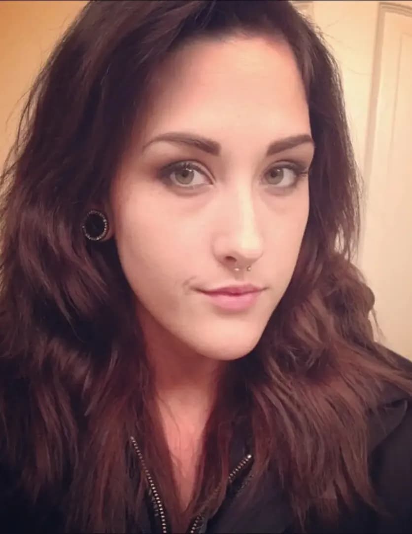 Hannah Shives image