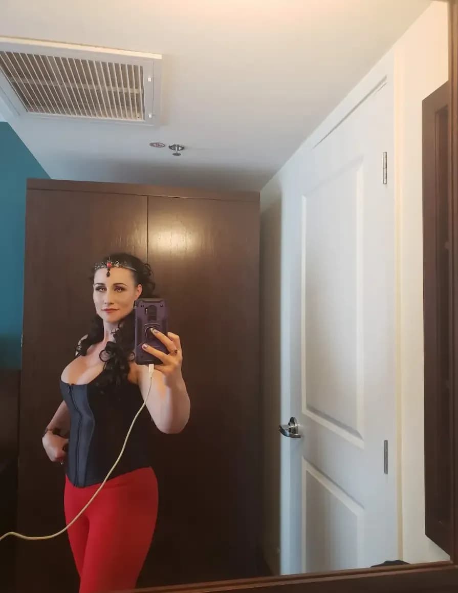 Victoria L image