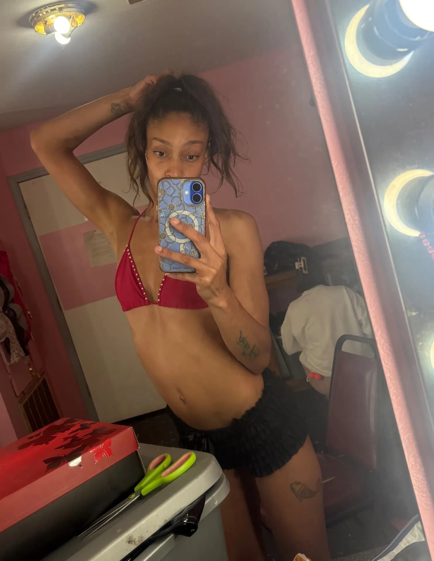 Hanie image
