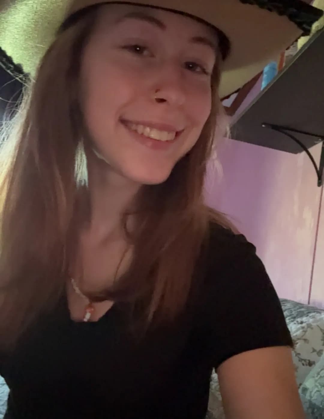 Chloe Hayes image