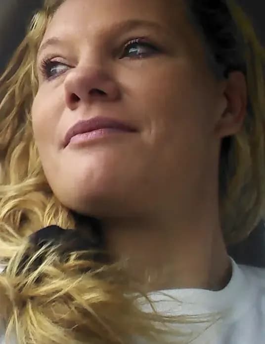 Amie Cox image