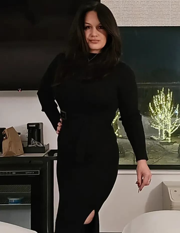 Nicole Renee image