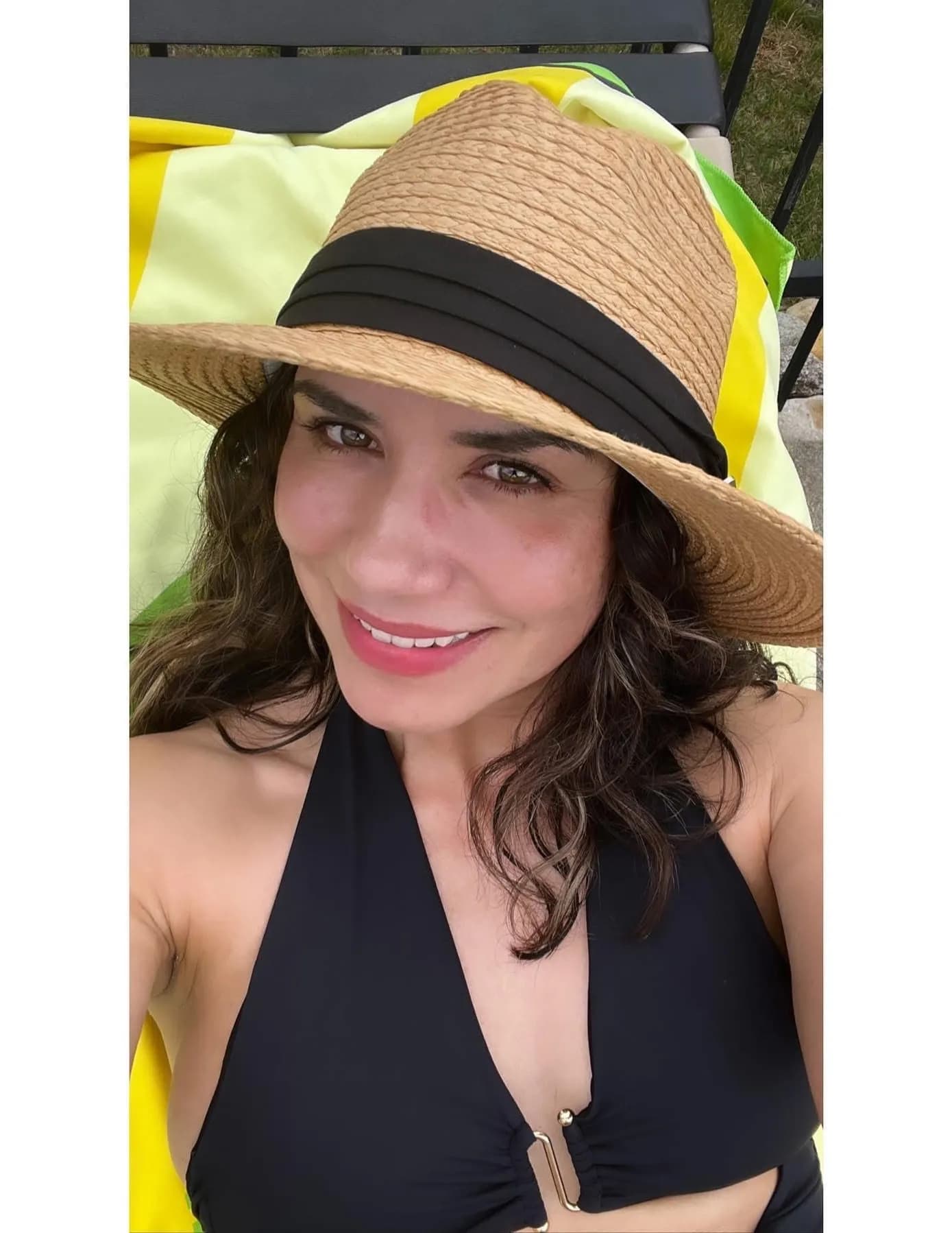 Angela Santos image