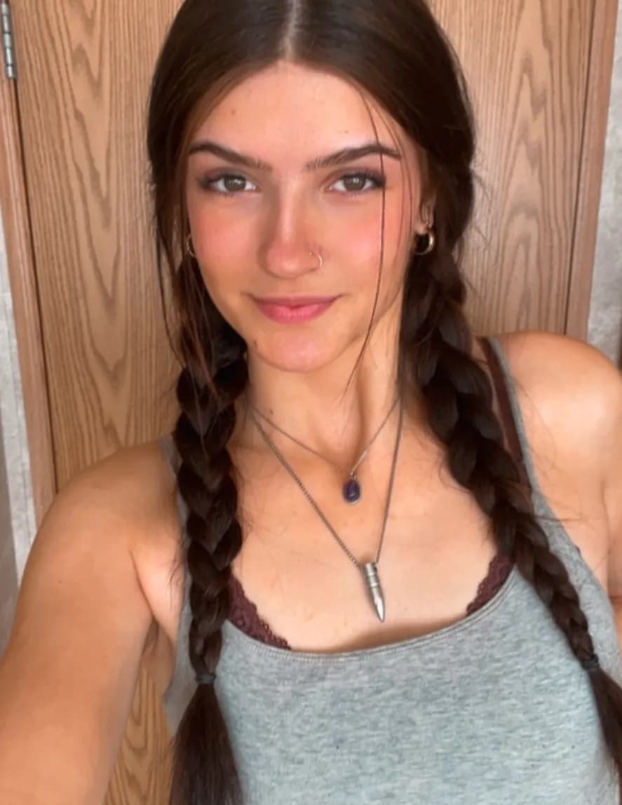 Amy Miller image