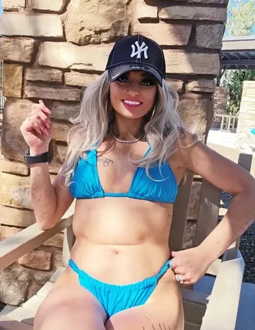 Bombshell Beauty image