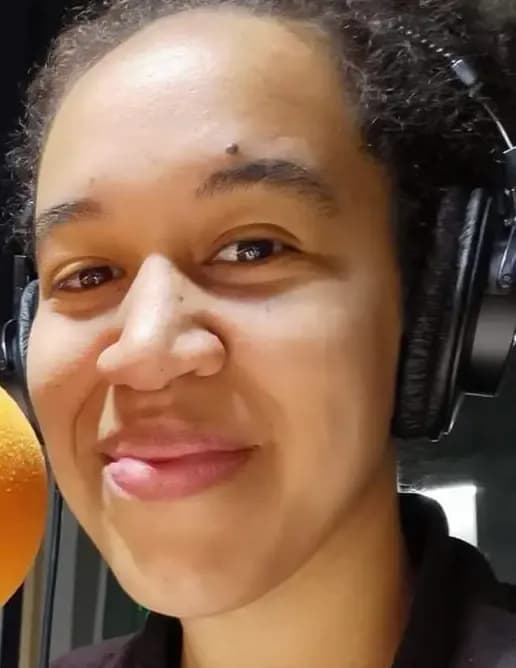 Monique Pereira image