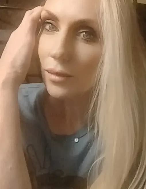 @julieofficially17 image