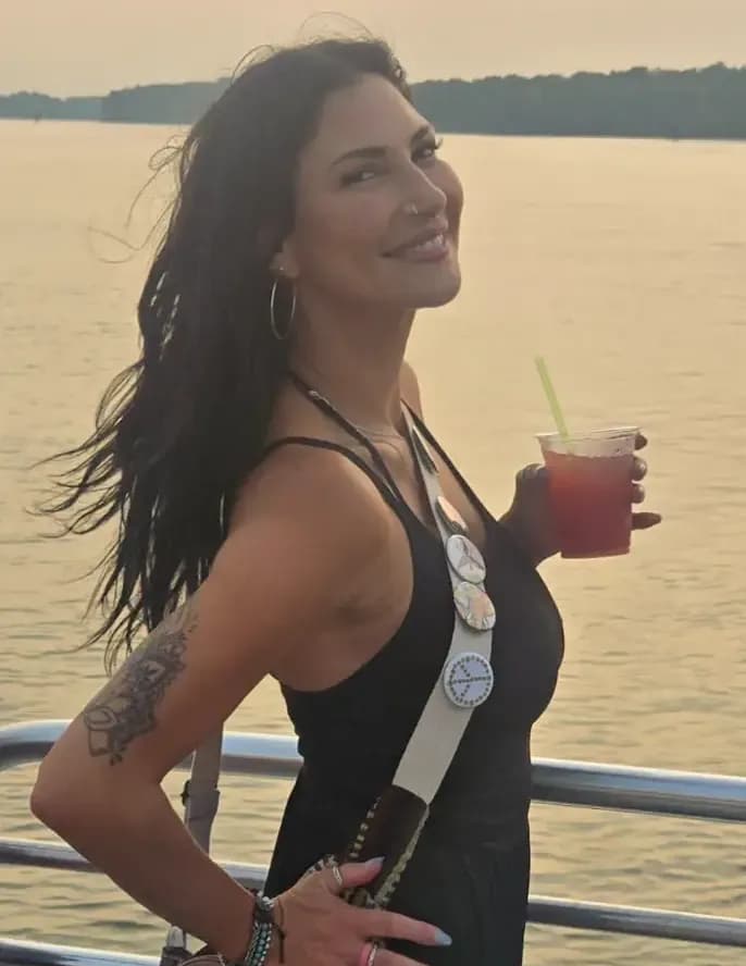 Jenelle Lee image