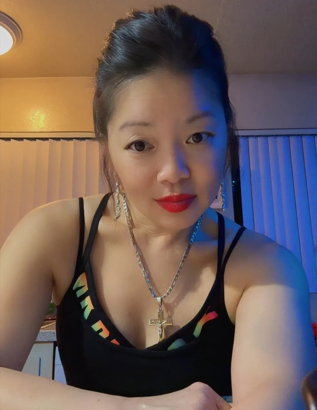 Karen Lo image
