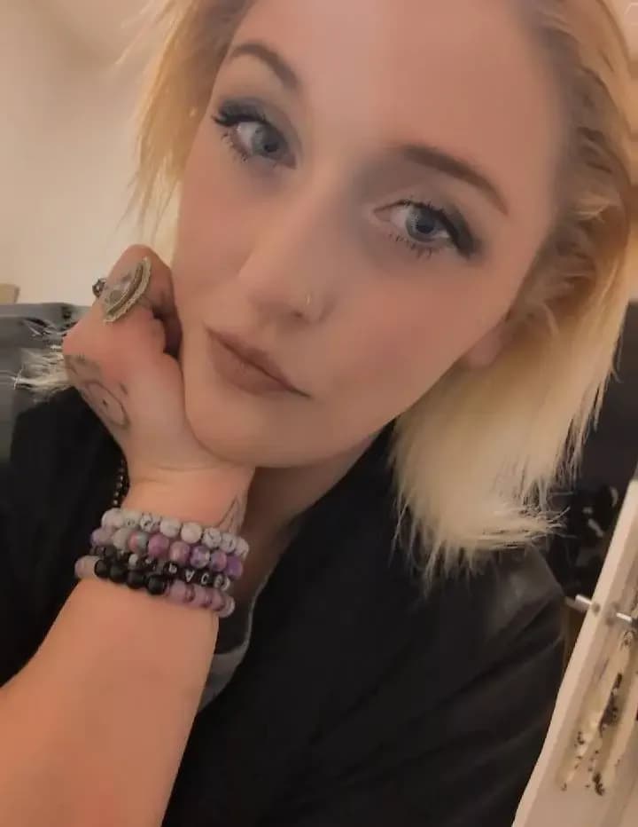 Kirsten Elizabeth image