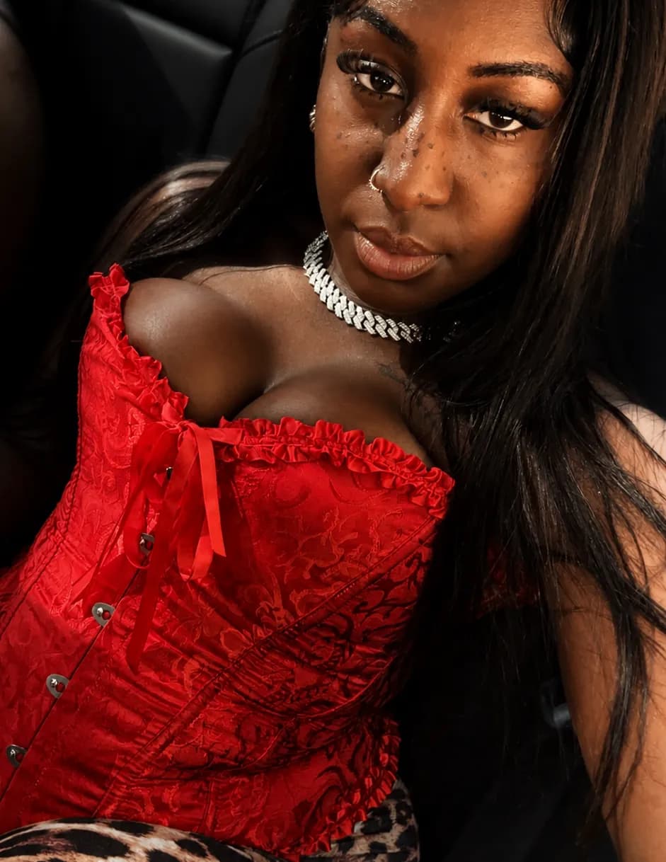 Tiara Thomas image
