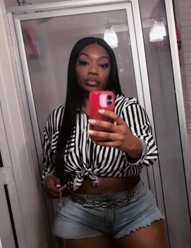 Courtney Y’vette image