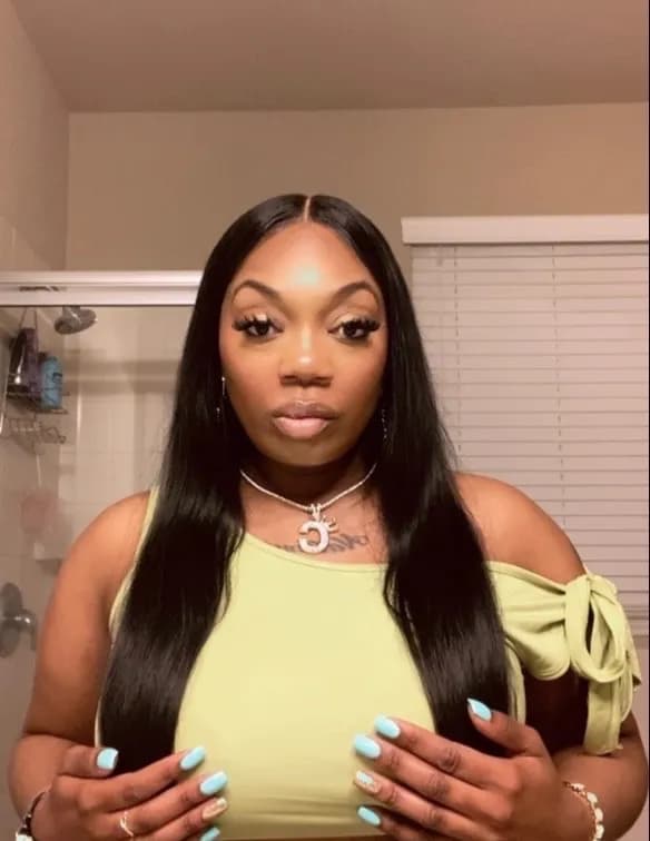 Courtney Y’vette image