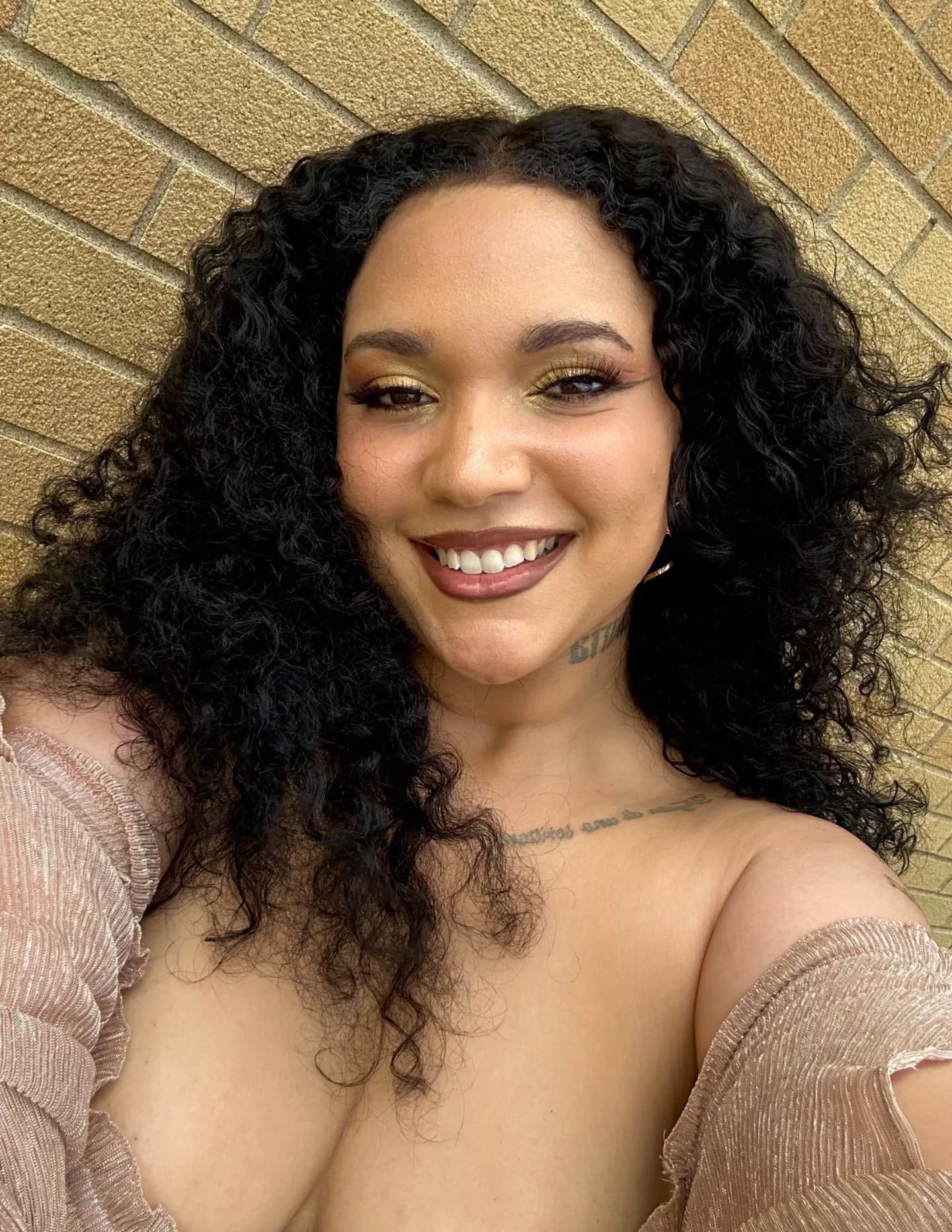 Kiana Cook image