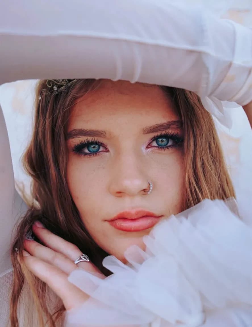 Taylor lindsey image