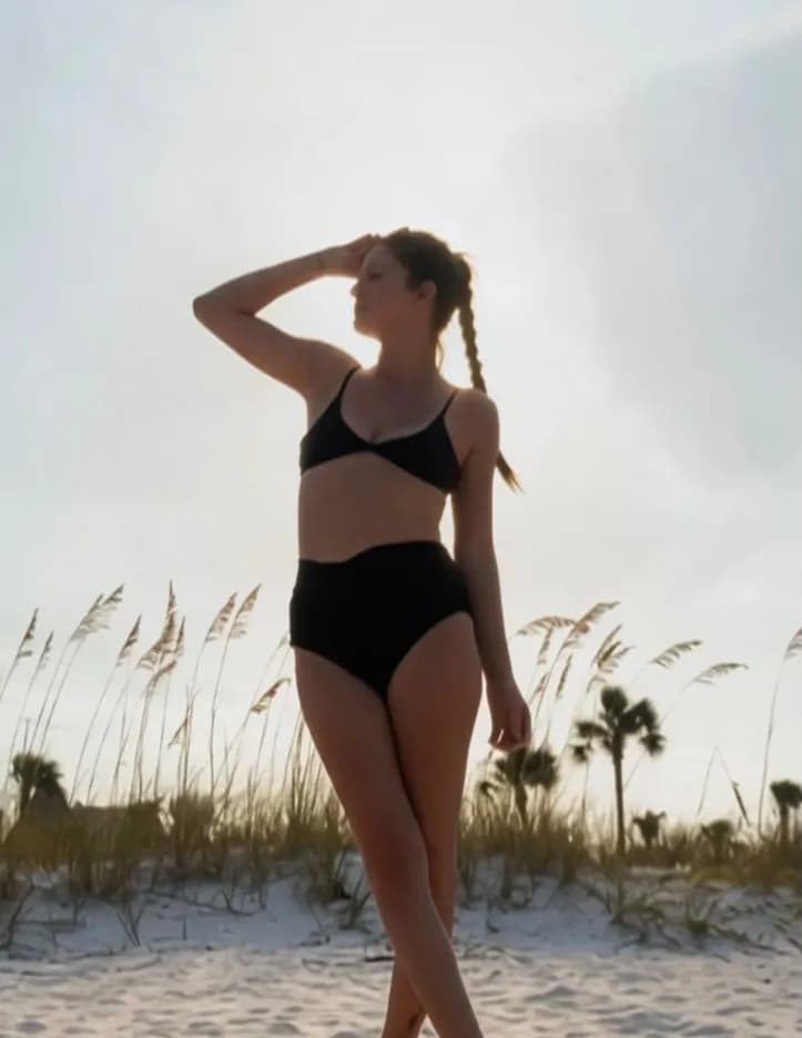 Amber Thompson image