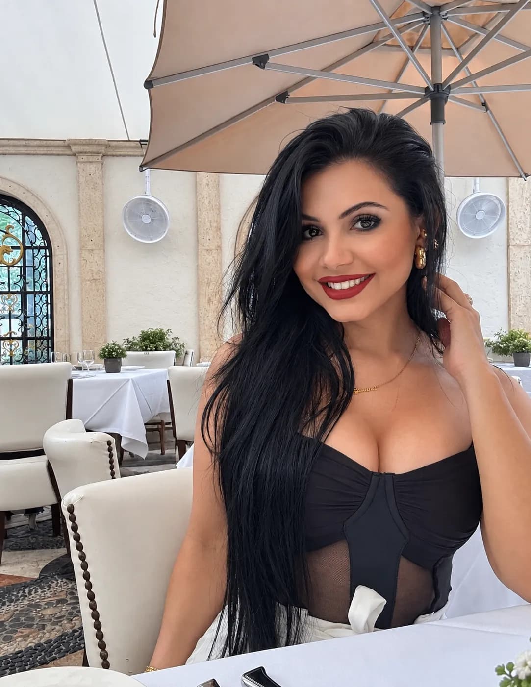 Claudia Velasco image