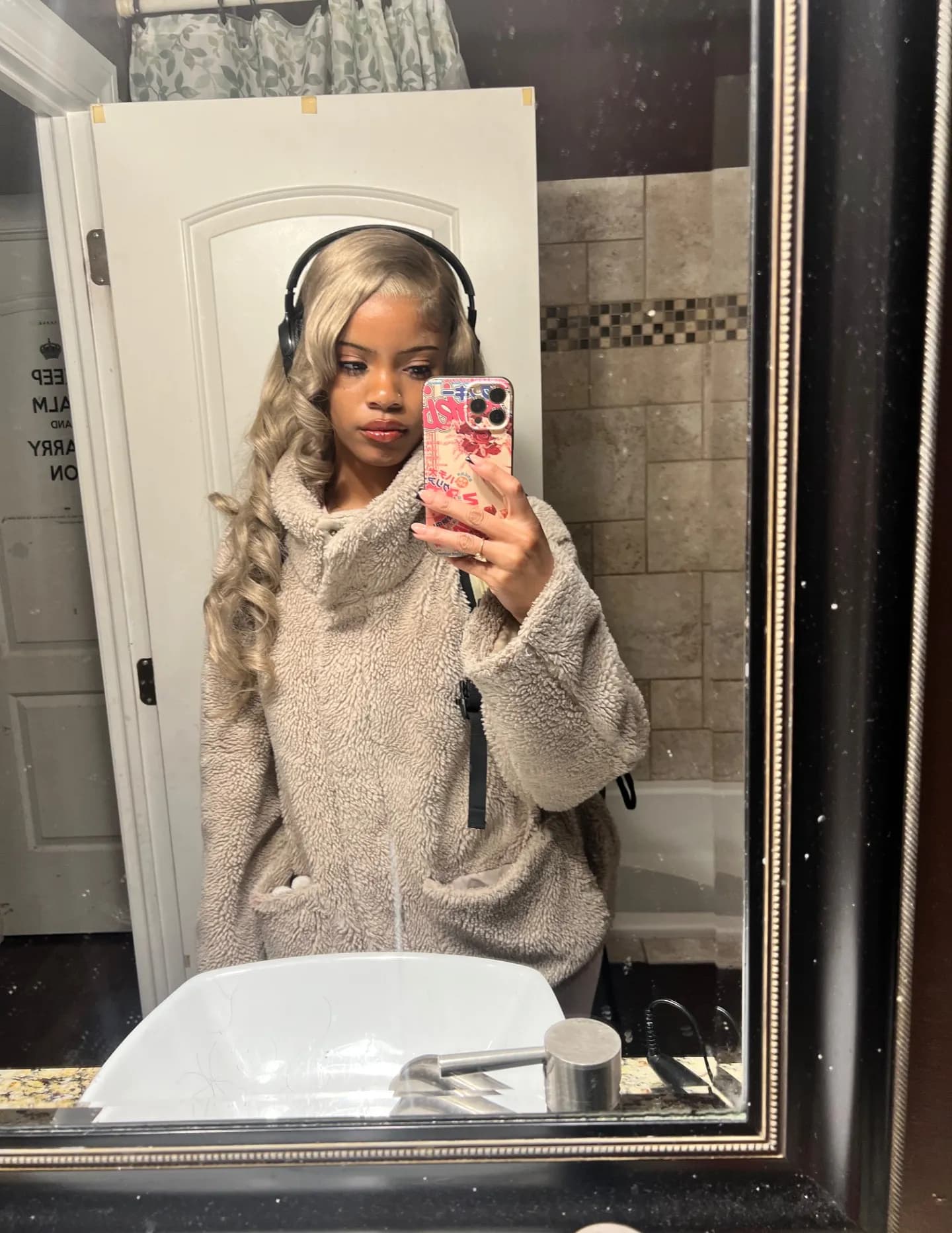 Londyn Vixen image