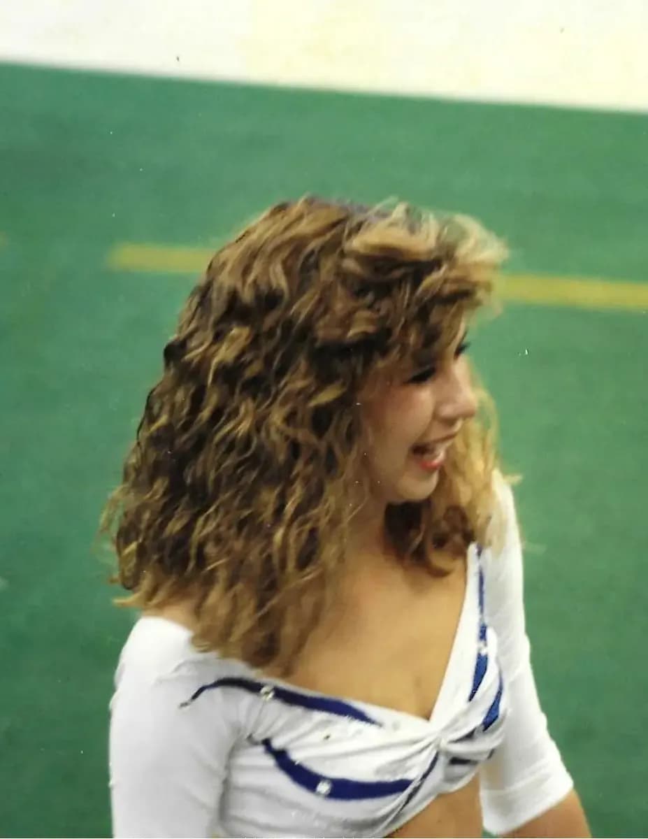 Angela Winn image