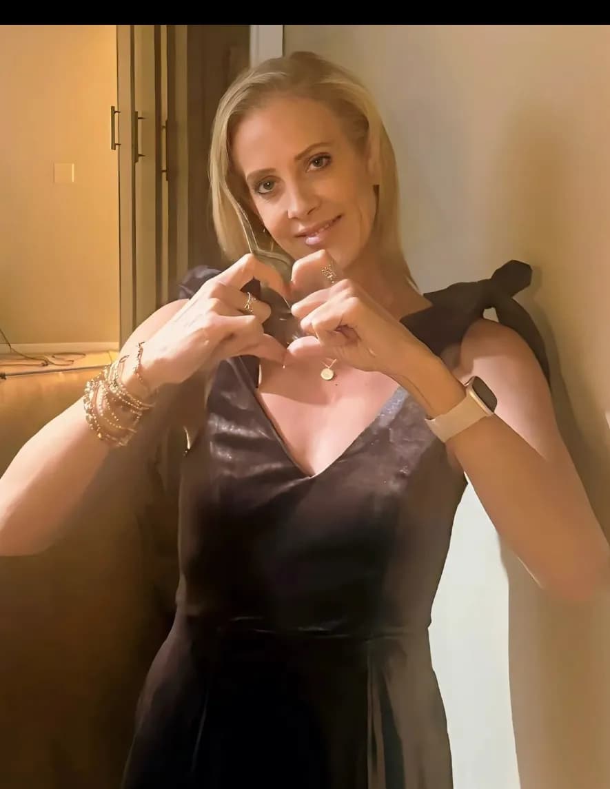 Sara Strange image