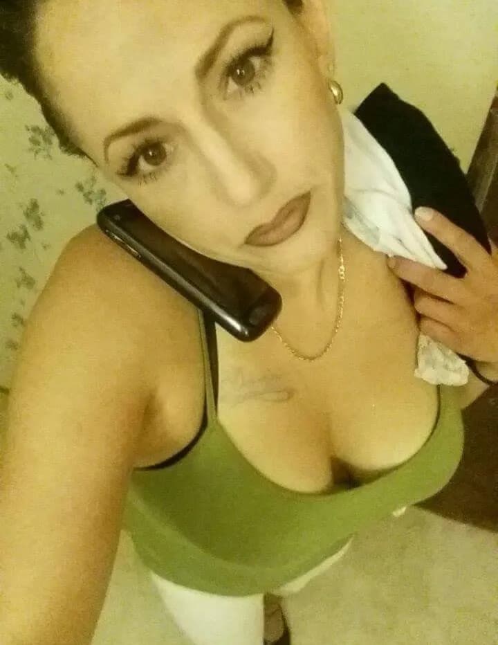 LeighLeigh image