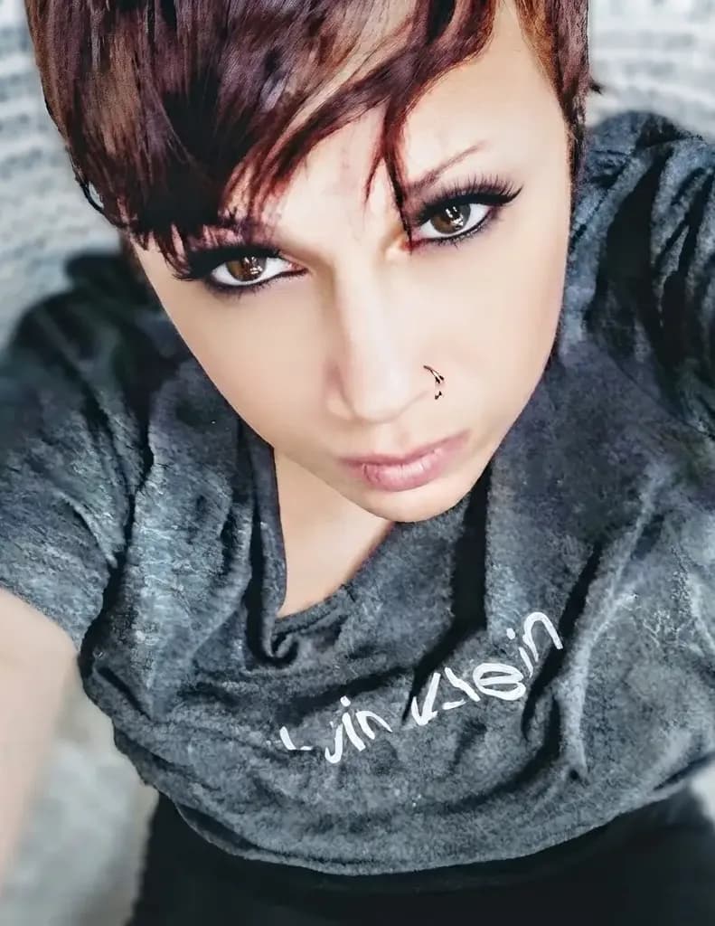 Sarah Lenares image
