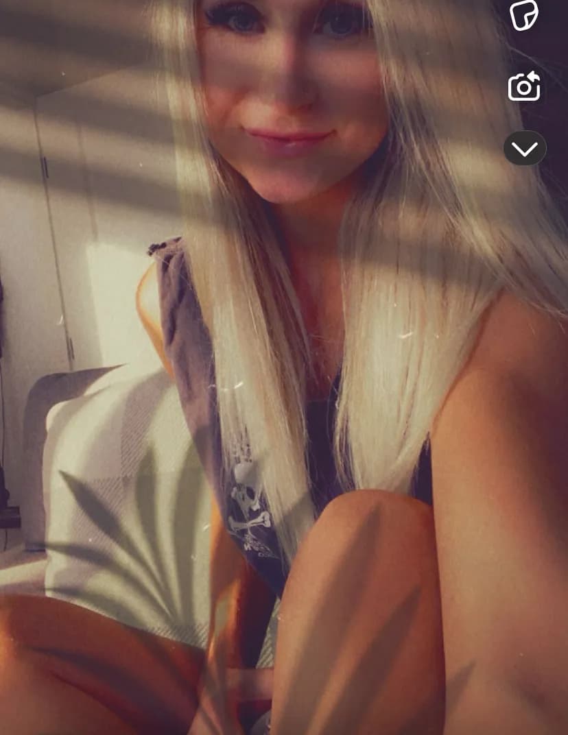 Wet coast blonde image
