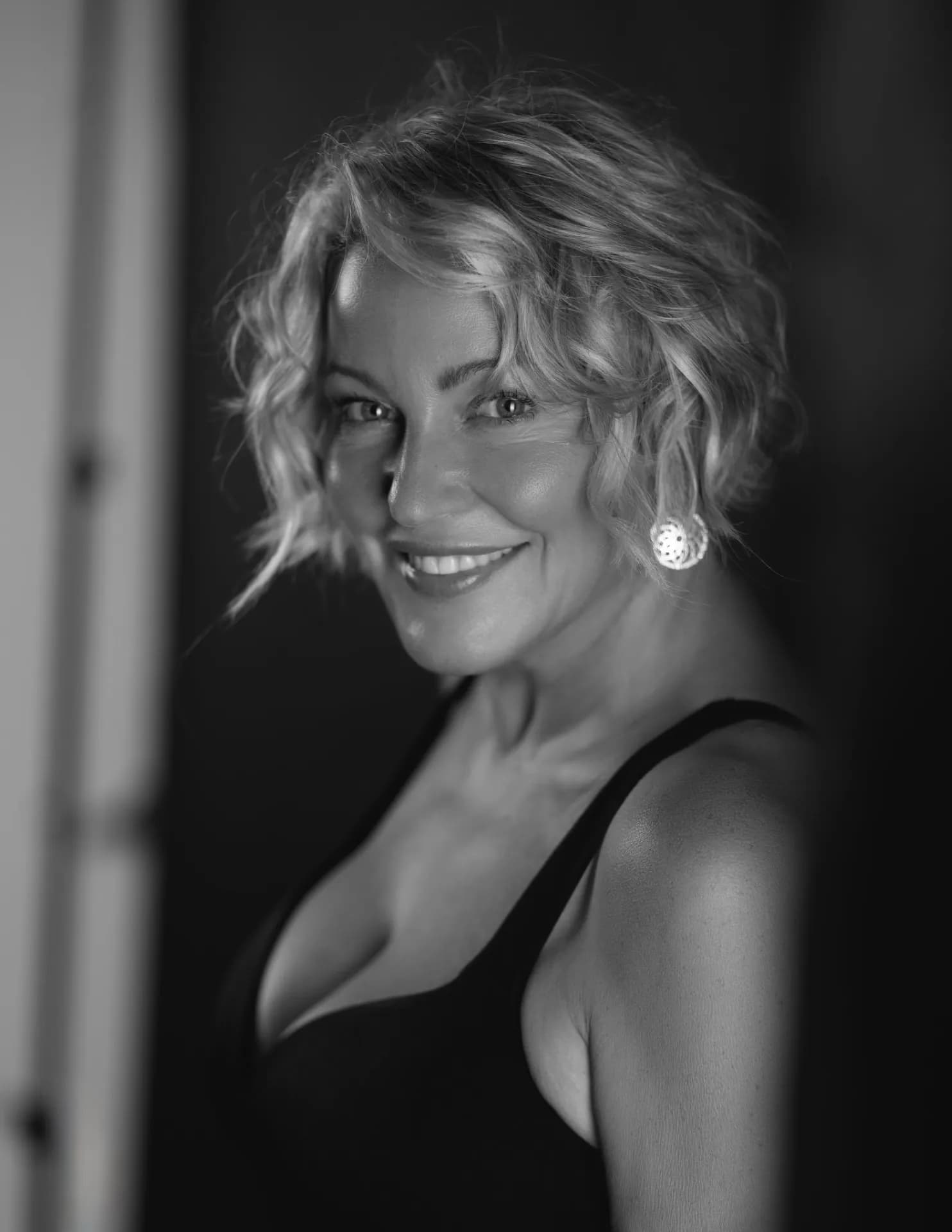 Angela Lea image