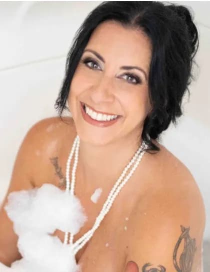 Nicole Von Elm image