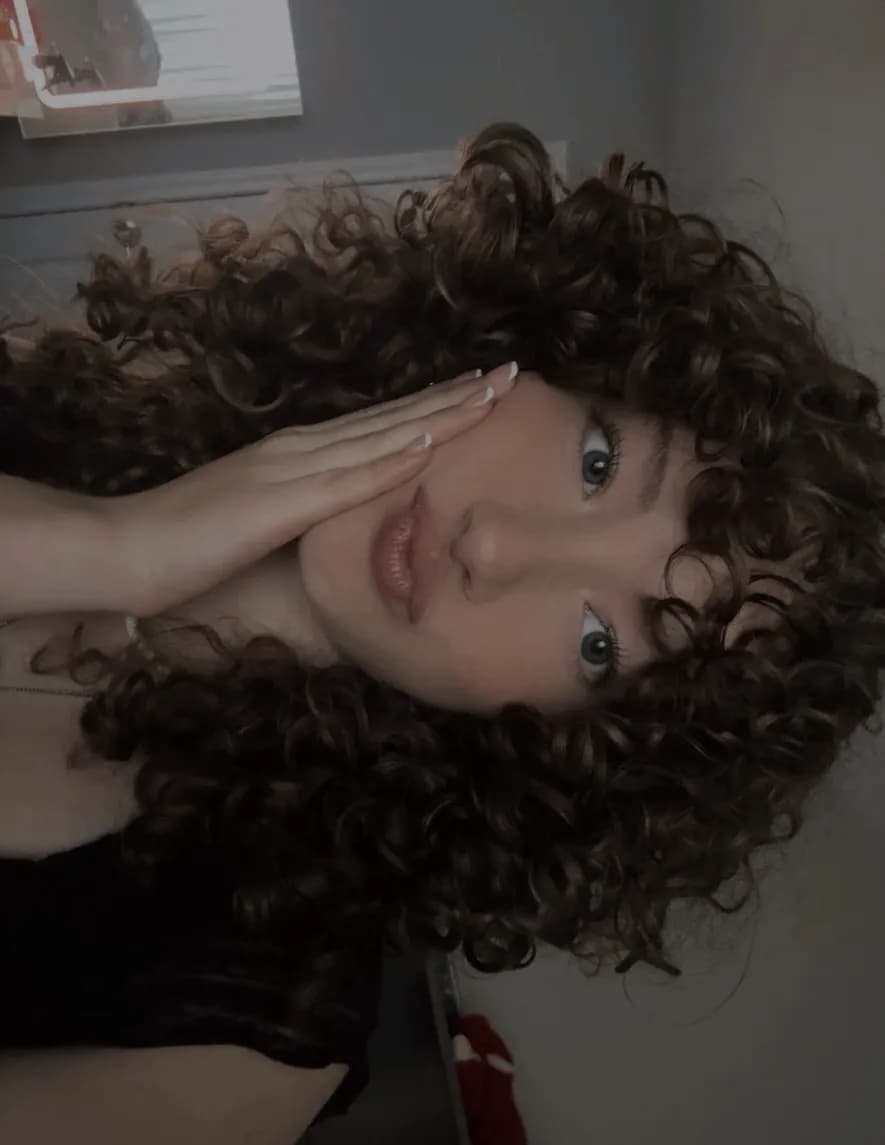Zoey_hand image