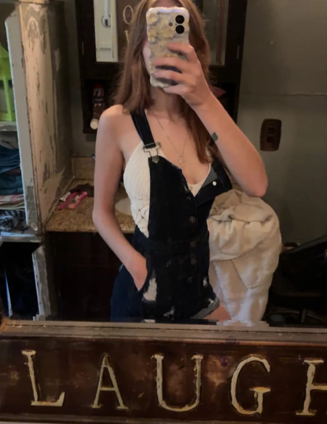Chloe Hayes image
