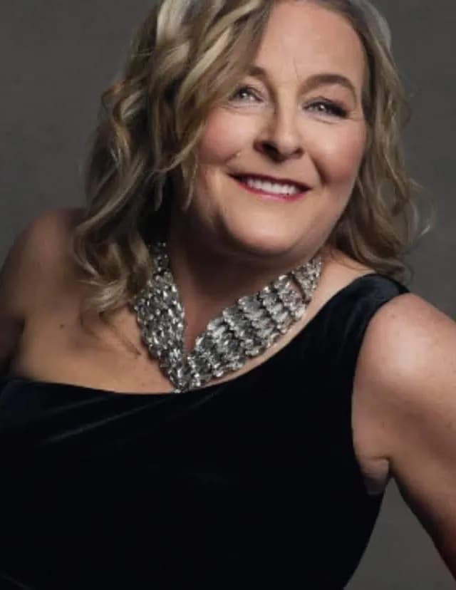 Lisa Jukes image