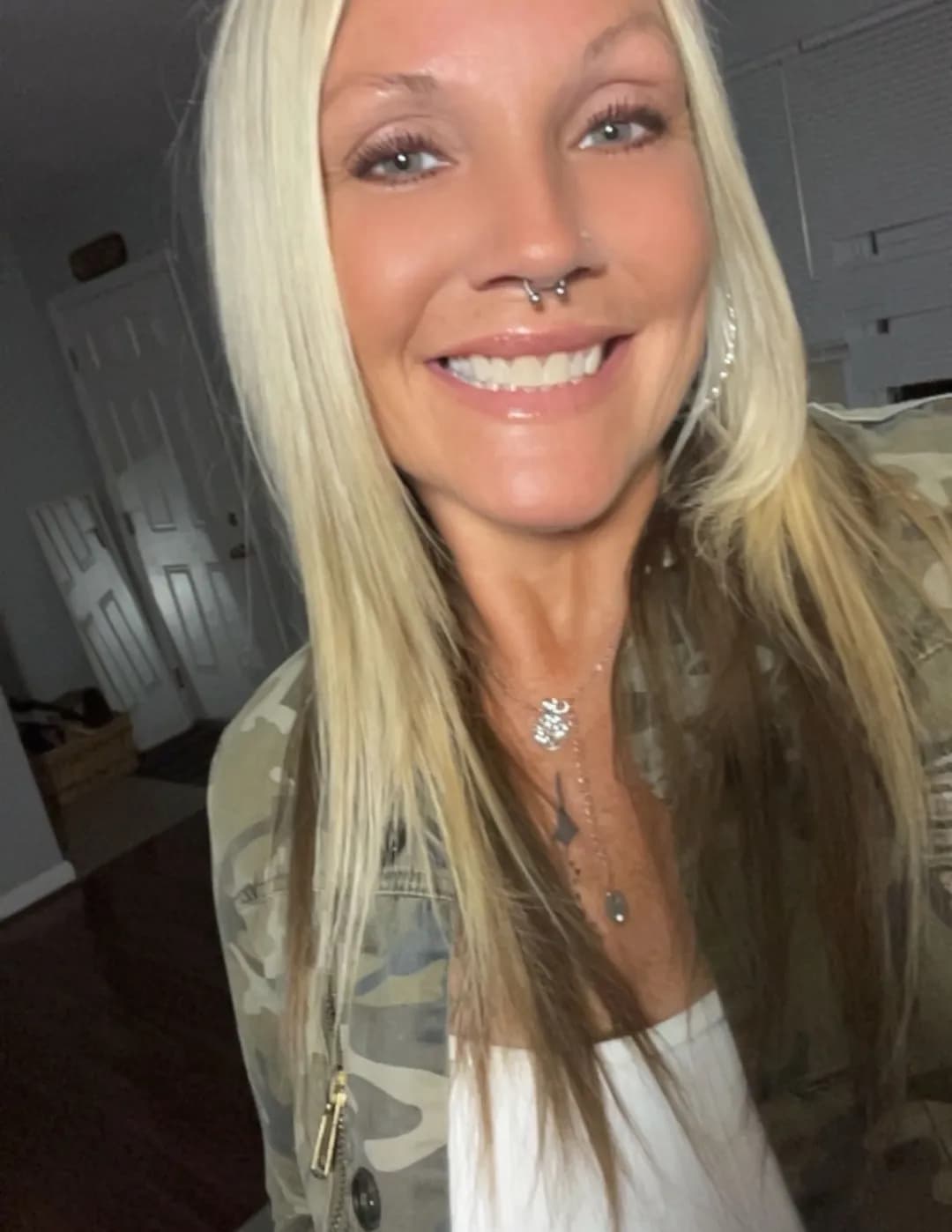Julie Aguilar image