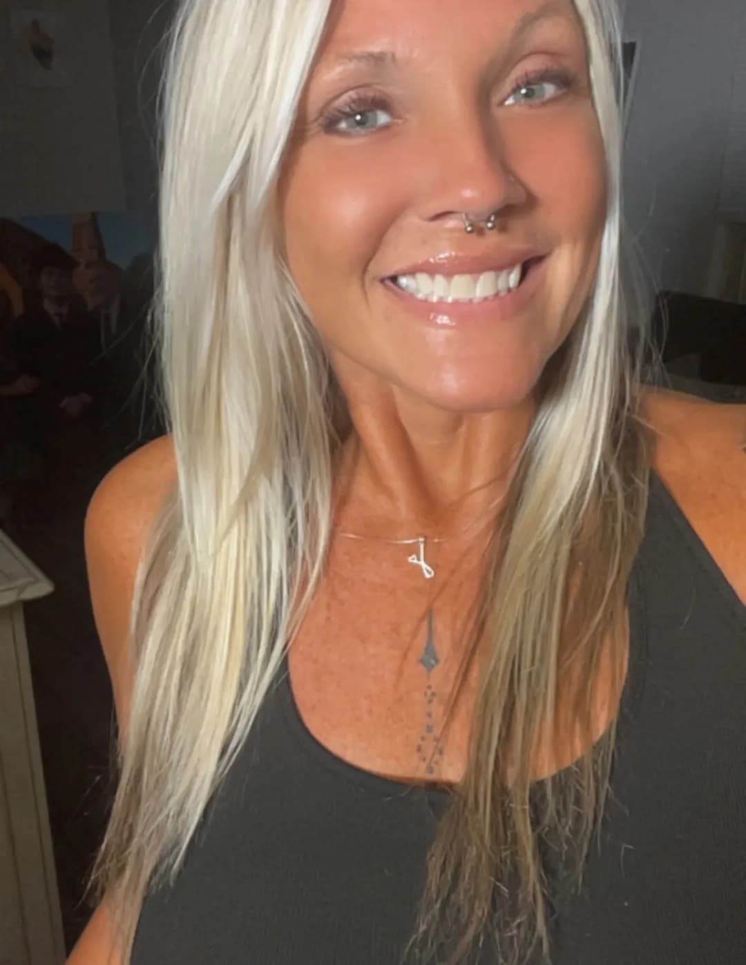 Julie Aguilar image
