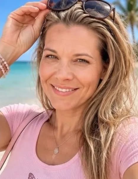 Amanda Wells image