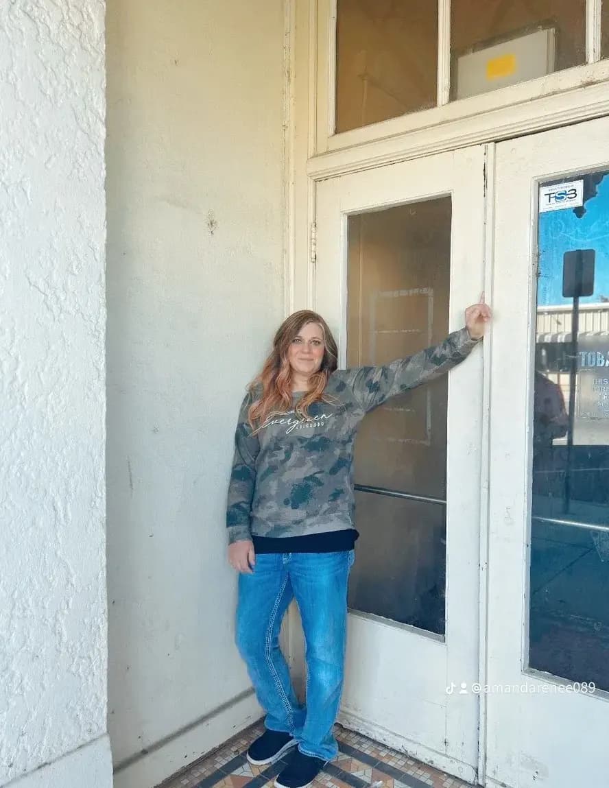 Amanda Wells image