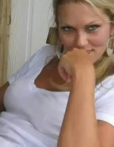 Sarah shoulders image