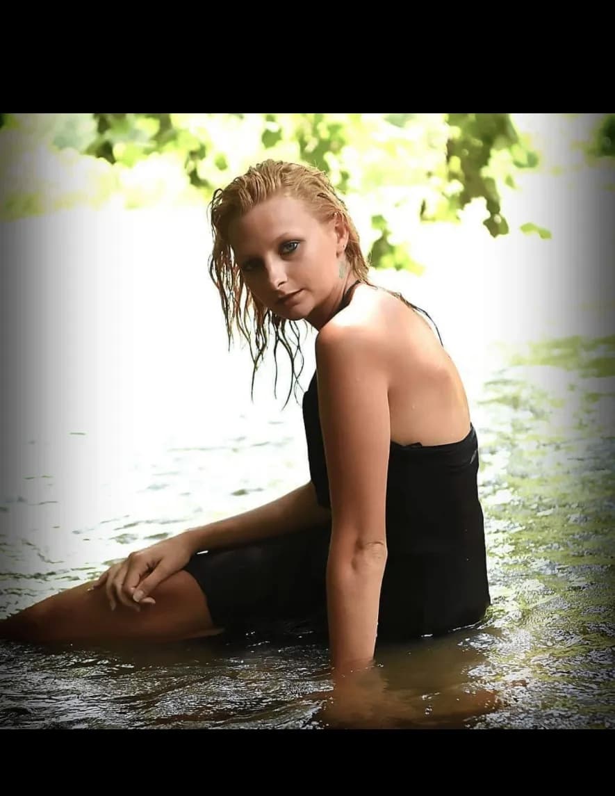 Tracey Lee image