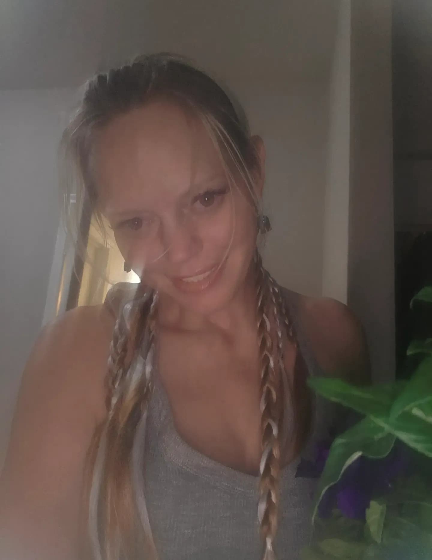 Kirsten image