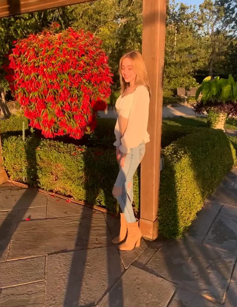 Amelia Wozniak image