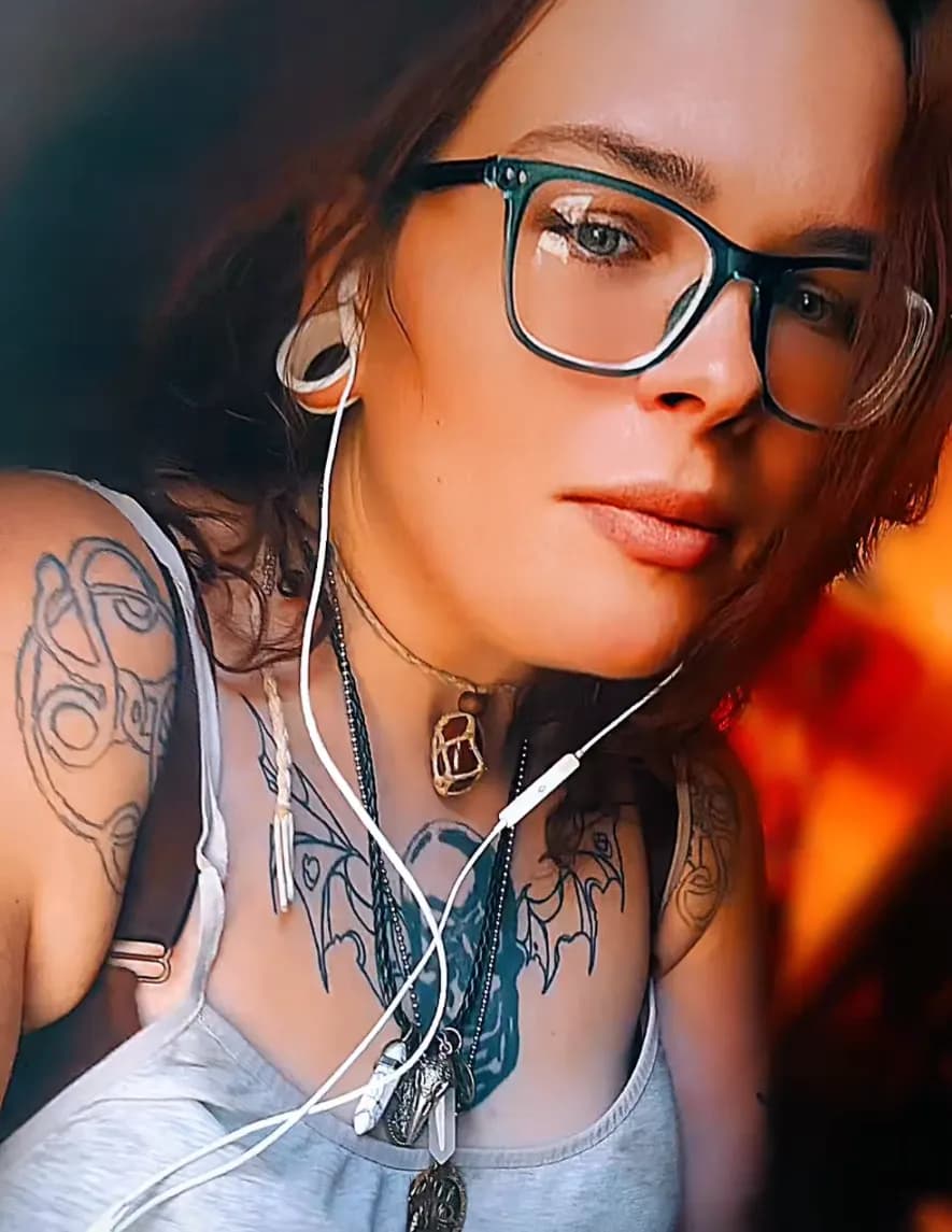 Nikki Shania Shelton image