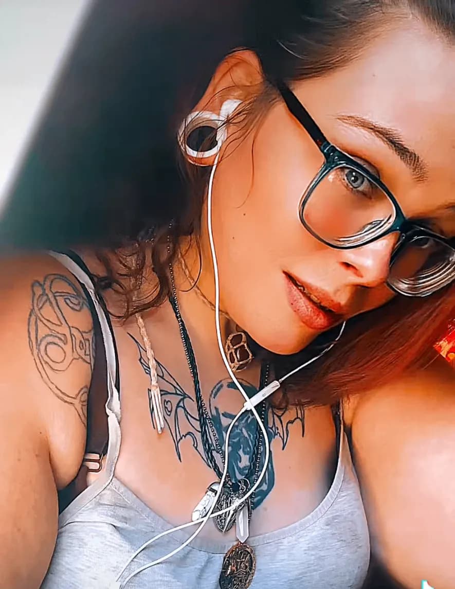 Nikki Shania Shelton image