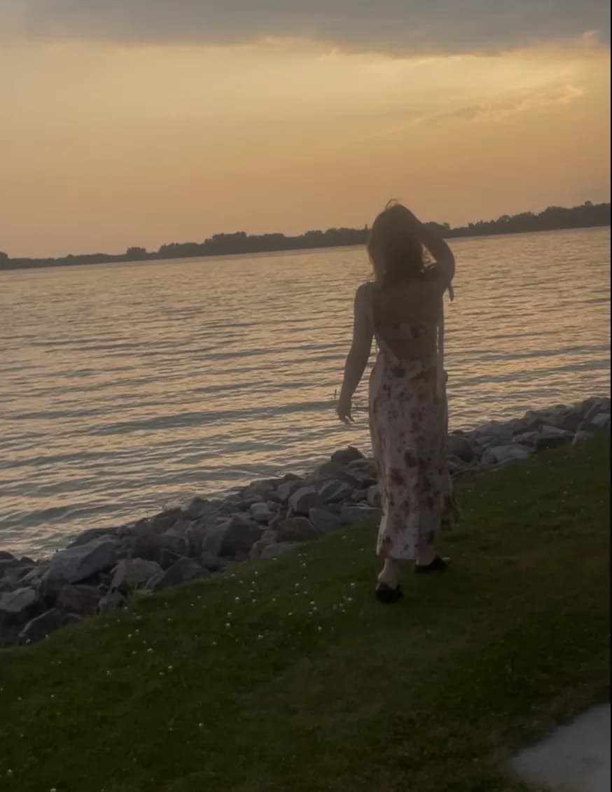 Valerie L image