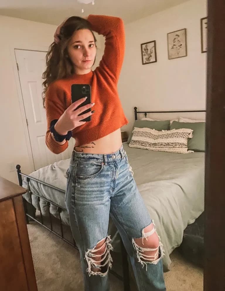 Savannah Lauren image