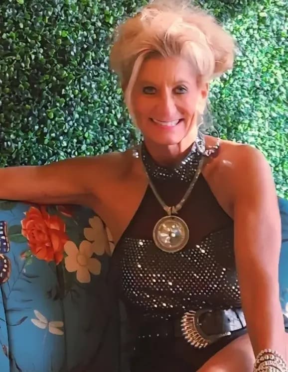 Carrie Reynolds  image