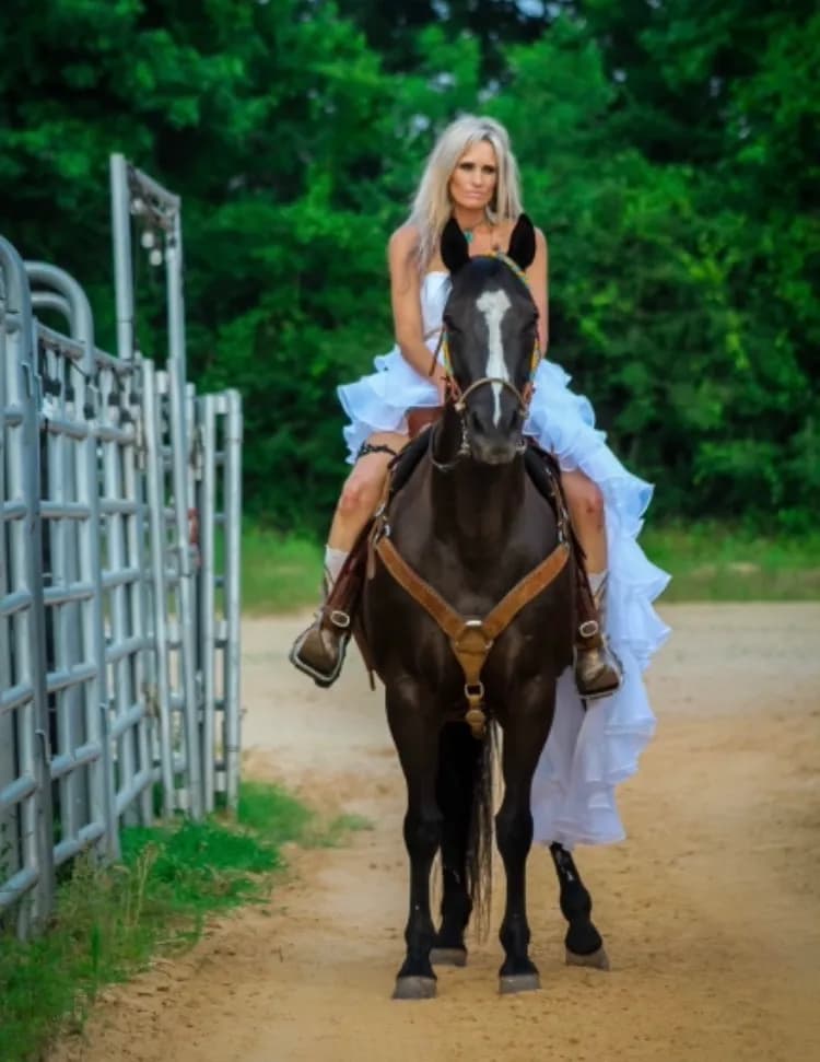 Cutncowgirl image