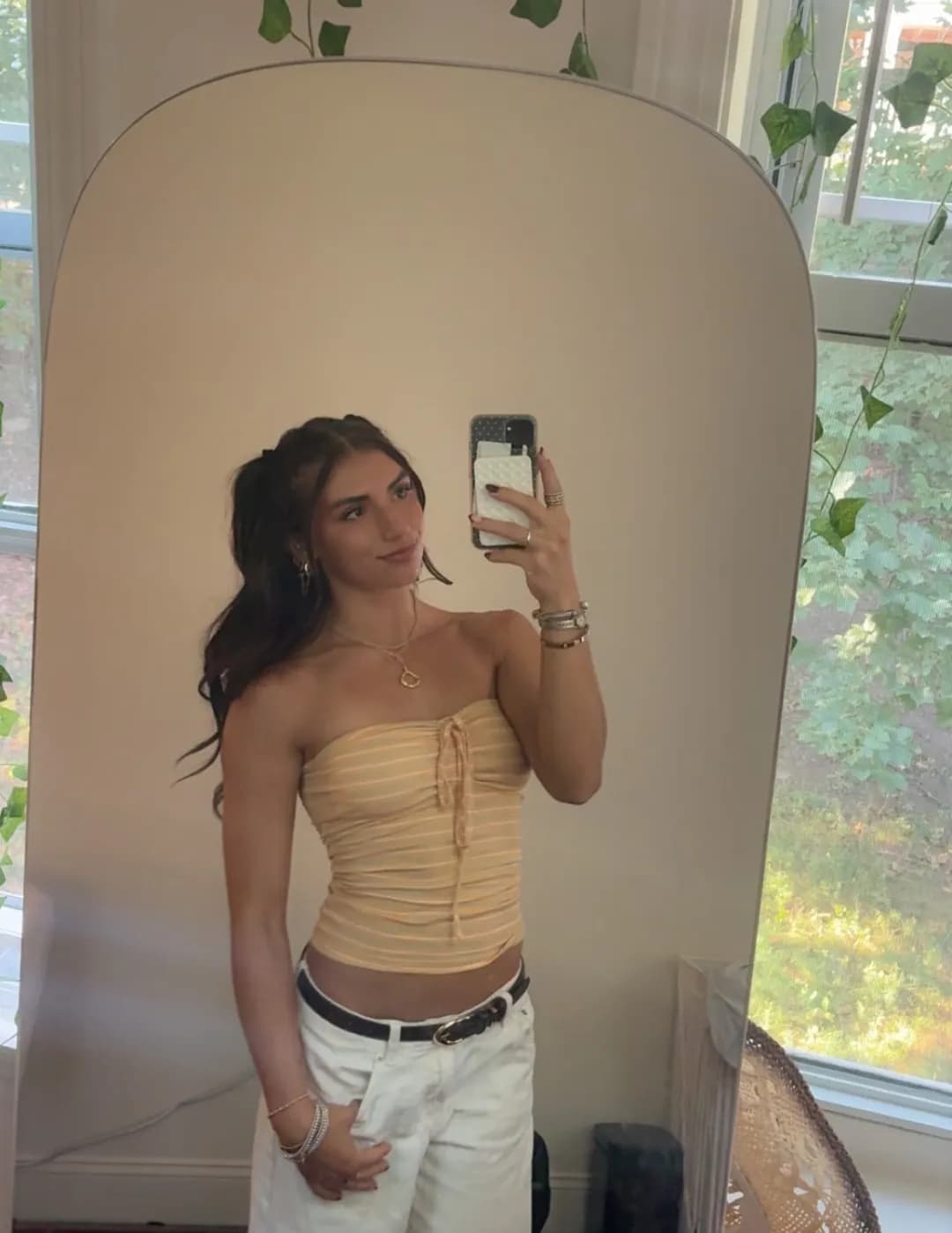 Cali Thompson image
