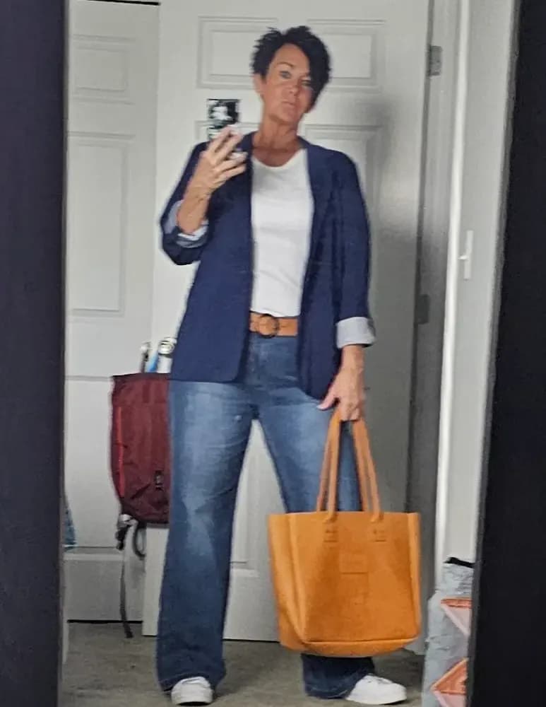 Linda Fields image